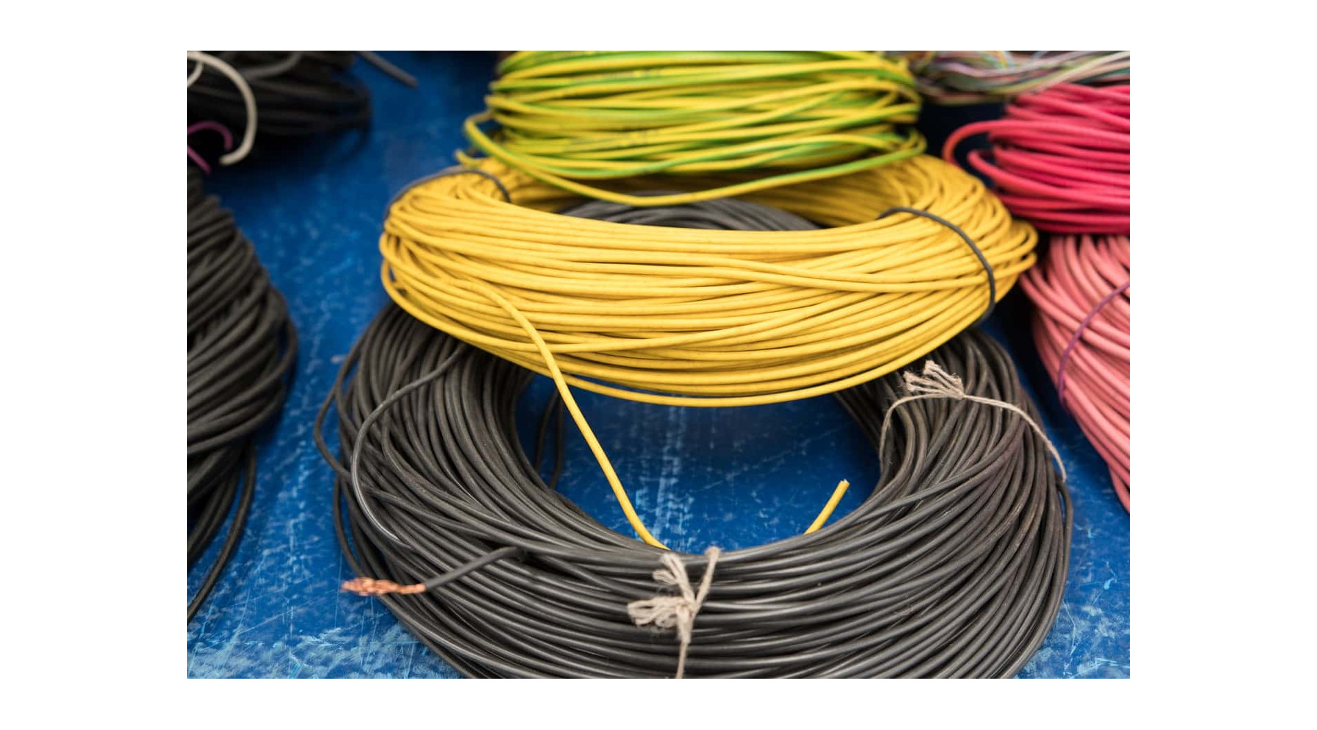 Do czego służą kable spiralne?