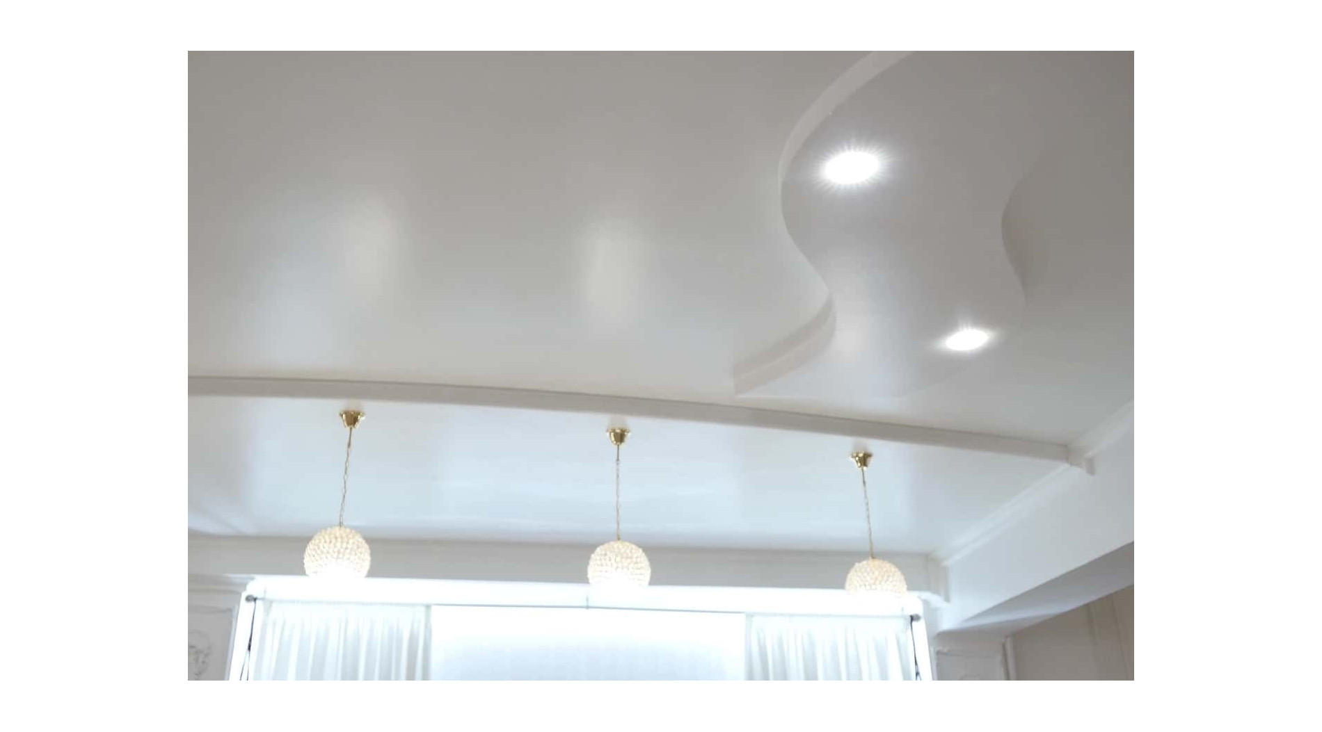 Jak dobierać oprawy świetlne do sufitów podwieszanych?