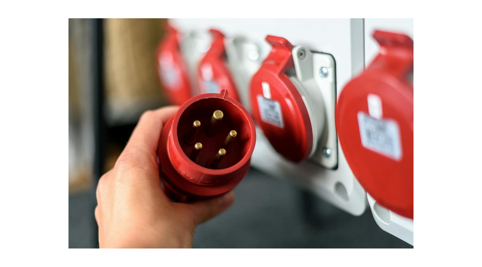 Gniazdo siłowe 32a – kluczowe informacje dla instalatorów elektrycznych