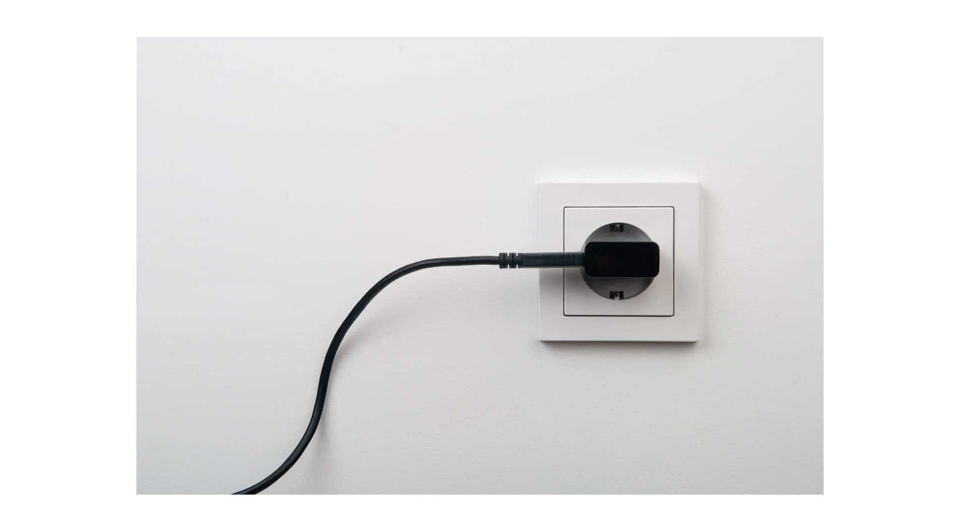 Jak doprowadzić prąd z gniazdka?